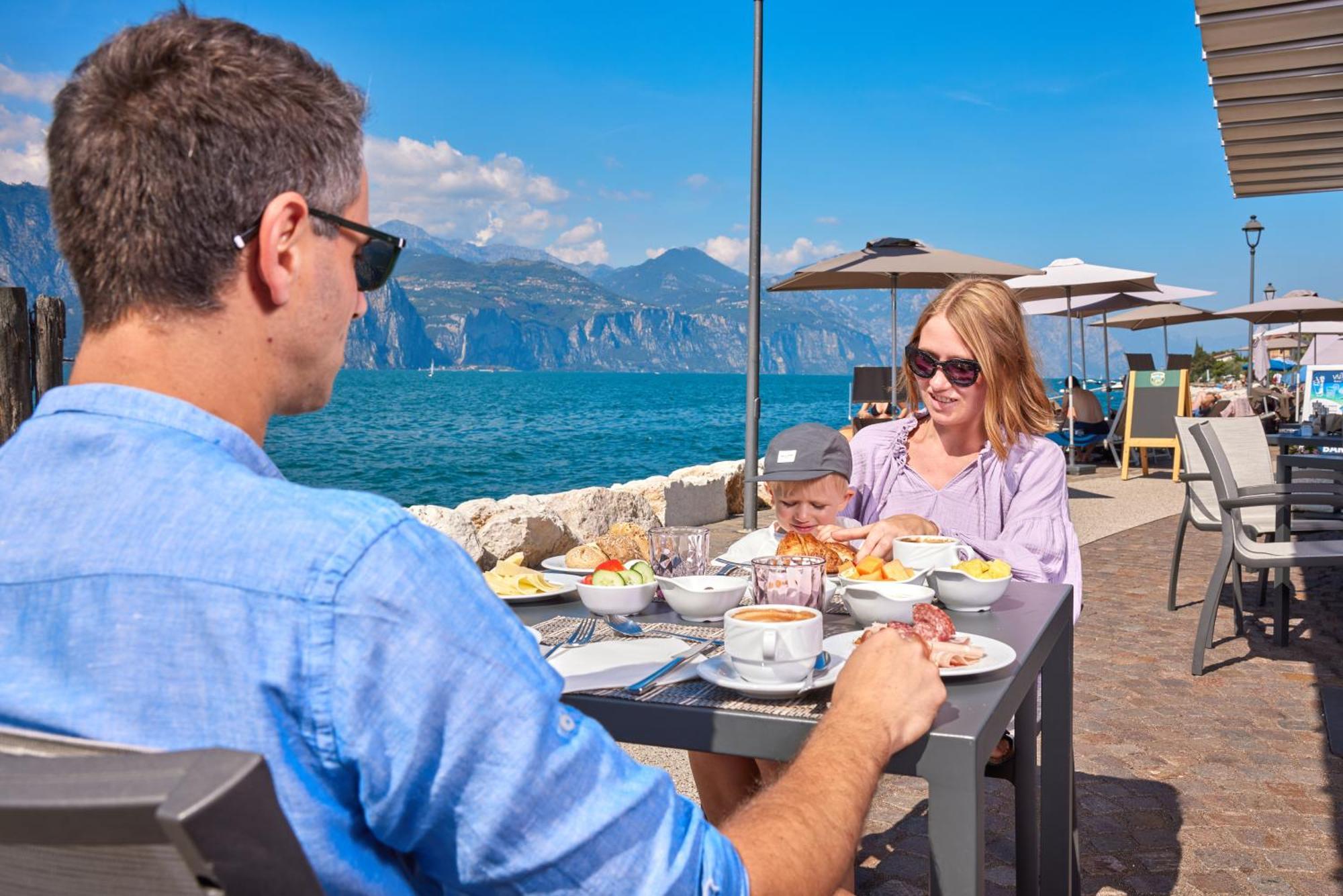 Lake Front Hotel Brenzone Экстерьер фото